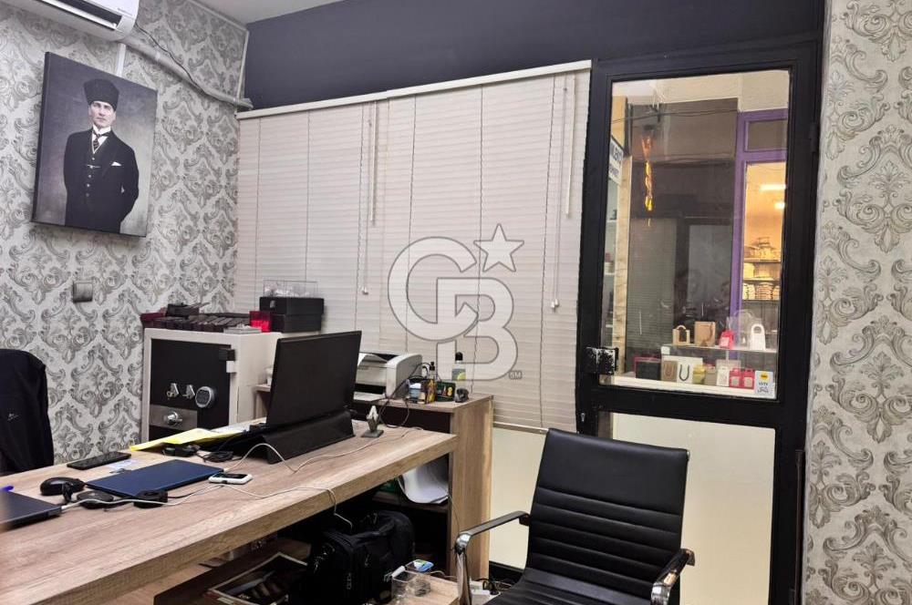 Üsküdar Kuyumcular Çarşısı'nda Satılık Net 24 m² Dükkan
