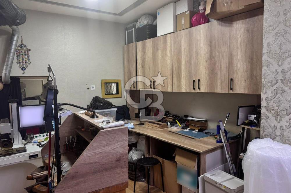 Üsküdar Kuyumcular Çarşısı'nda Satılık Net 24 m² Dükkan