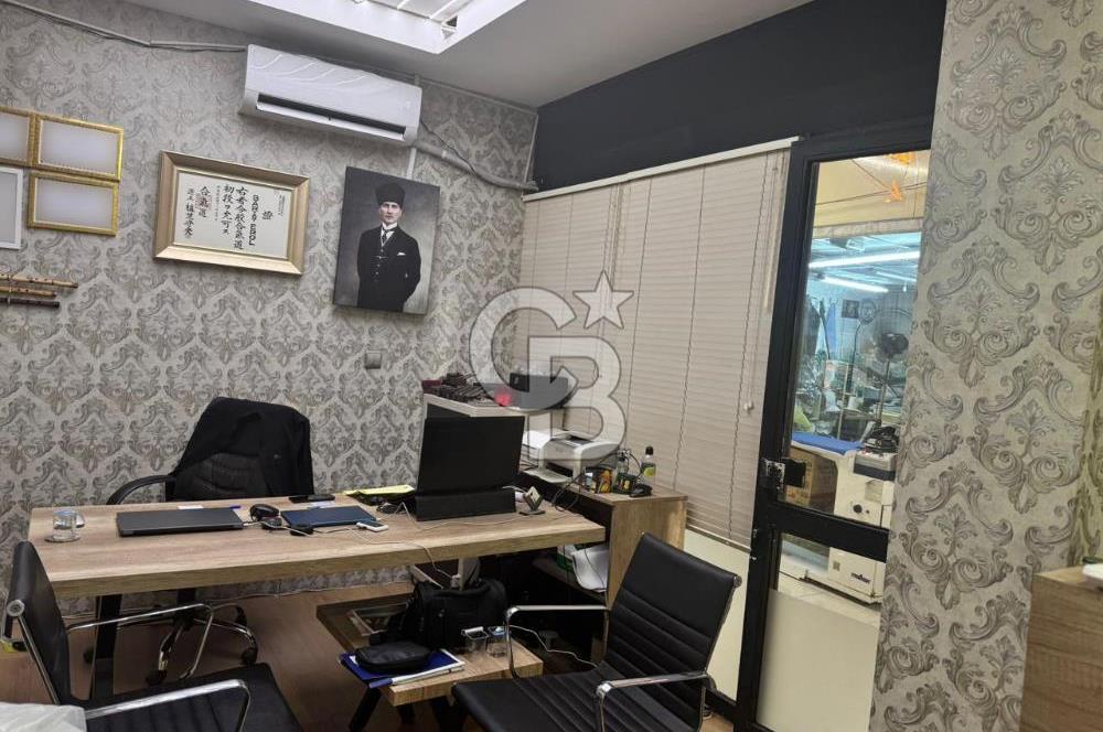 Üsküdar Kuyumcular Çarşısı'nda Satılık Net 24 m² Dükkan