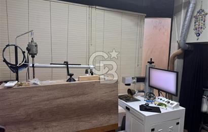 Üsküdar Kuyumcular Çarşısı'nda Satılık Net 24 m² Dükkan