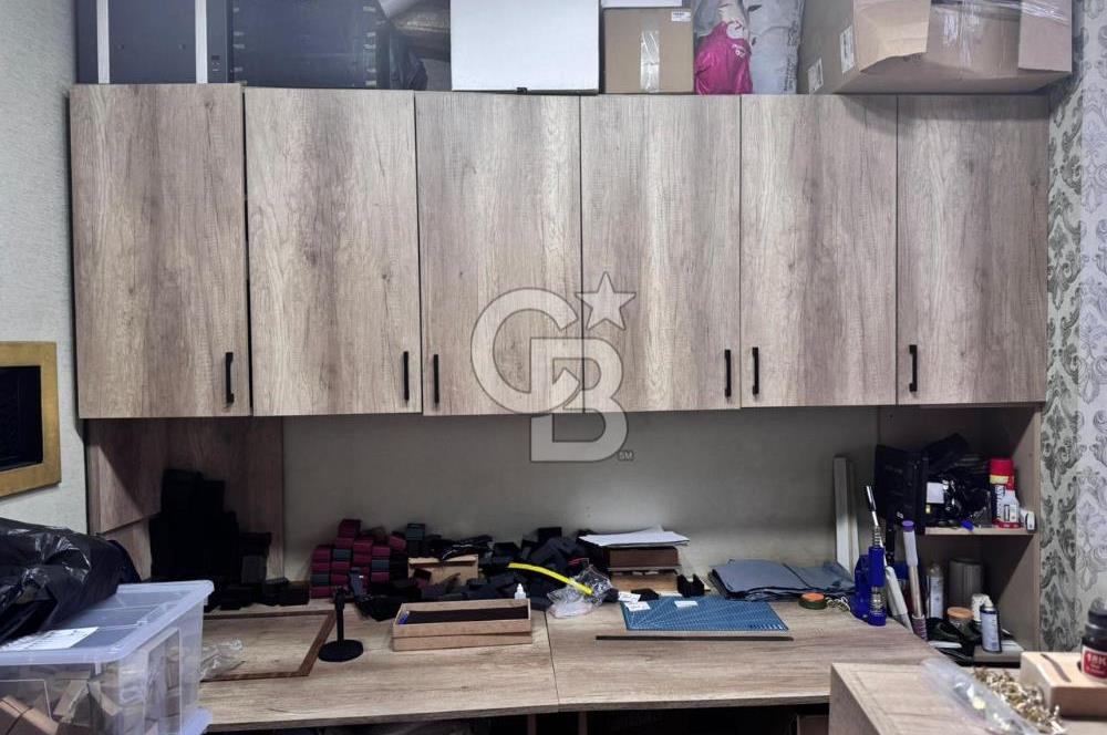 Üsküdar Kuyumcular Çarşısı'nda Satılık Net 24 m² Dükkan