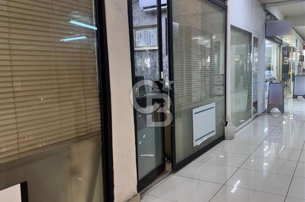 Üsküdar Kuyumcular Çarşısı'nda Satılık Net 24 m² Dükkan