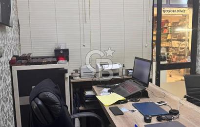 Üsküdar Kuyumcular Çarşısı'nda Satılık Net 24 m² Dükkan