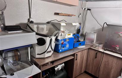 Üsküdar Kuyumcular Çarşısı'nda Satılık Net 24 m² Dükkan