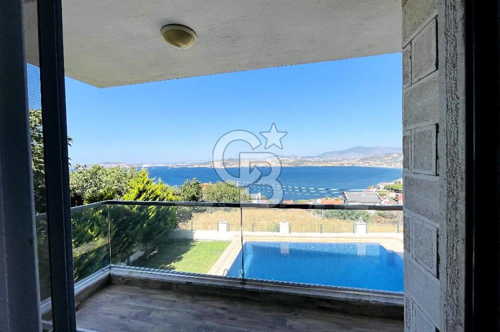 YENİ FOÇA'DA EŞSİZ MANZARALI MÜSTAKİL TRİPLEX VİLLA 