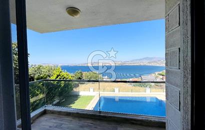 YENİ FOÇA'DA EŞSİZ MANZARALI MÜSTAKİL TRİPLEX VİLLA 