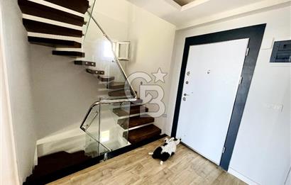 YENİ FOÇA'DA EŞSİZ MANZARALI MÜSTAKİL TRİPLEX VİLLA 