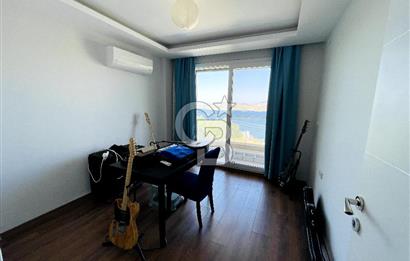 YENİ FOÇA'DA EŞSİZ MANZARALI MÜSTAKİL TRİPLEX VİLLA 