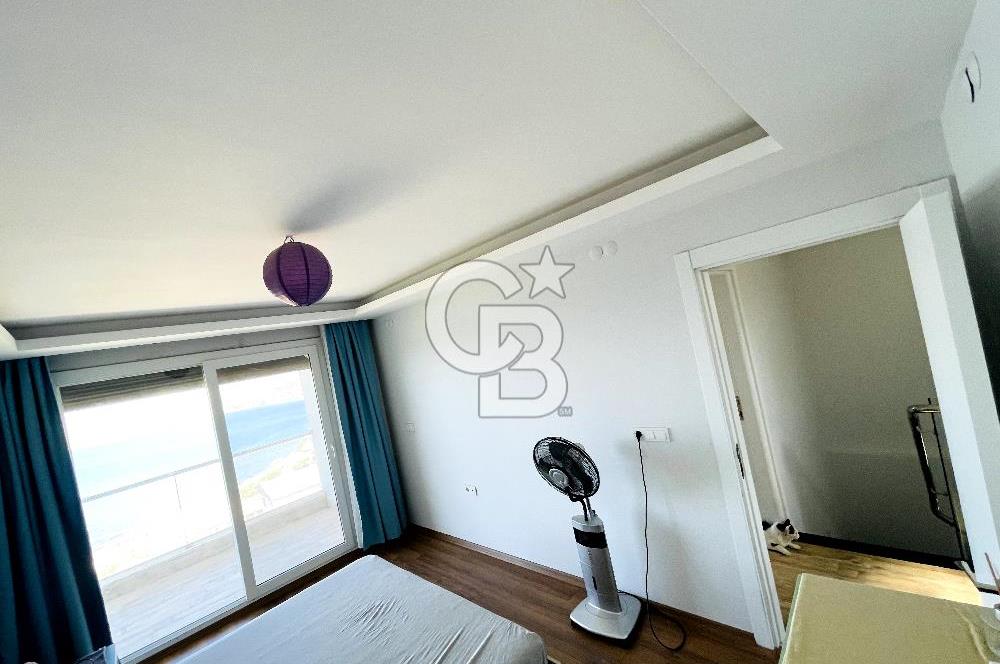 YENİ FOÇA'DA EŞSİZ MANZARALI MÜSTAKİL TRİPLEX VİLLA 