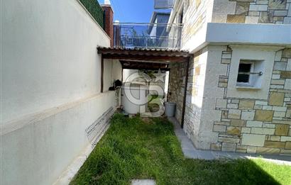 YENİ FOÇA'DA EŞSİZ MANZARALI MÜSTAKİL TRİPLEX VİLLA 