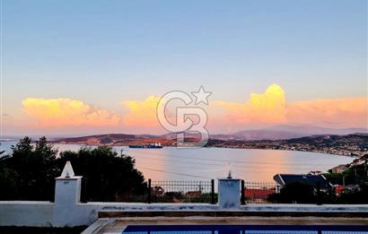 YENİ FOÇA'DA EŞSİZ MANZARALI MÜSTAKİL TRİPLEX VİLLA 