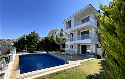 YENİ FOÇA'DA EŞSİZ MANZARALI MÜSTAKİL TRİPLEX VİLLA 