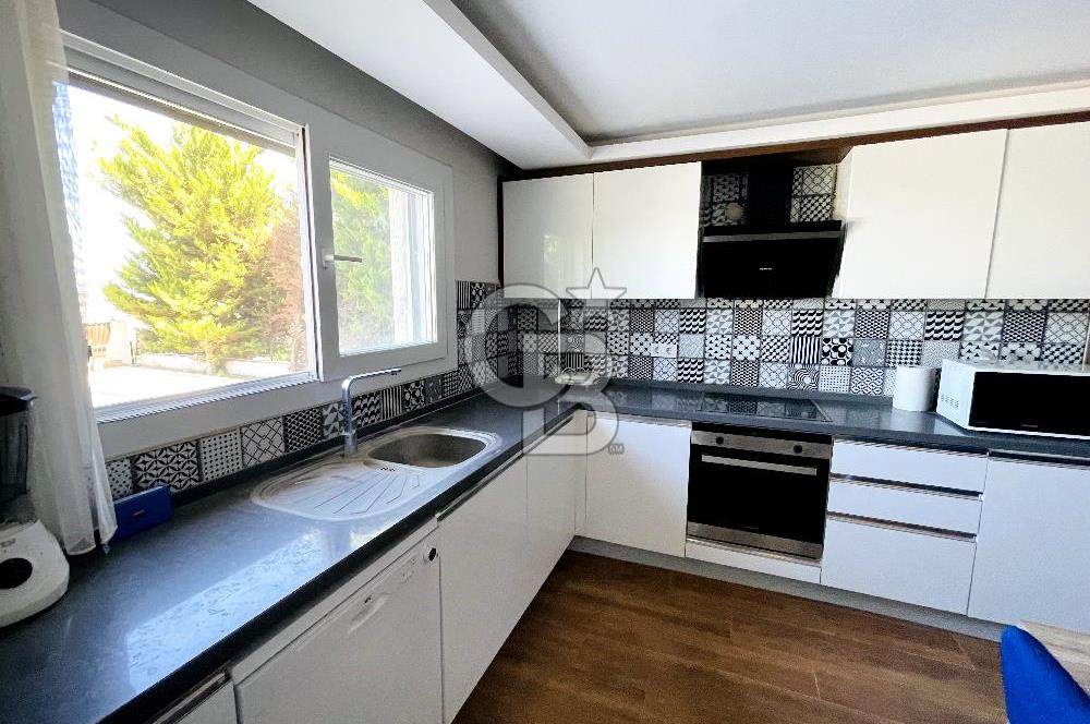 YENİ FOÇA'DA EŞSİZ MANZARALI MÜSTAKİL TRİPLEX VİLLA 