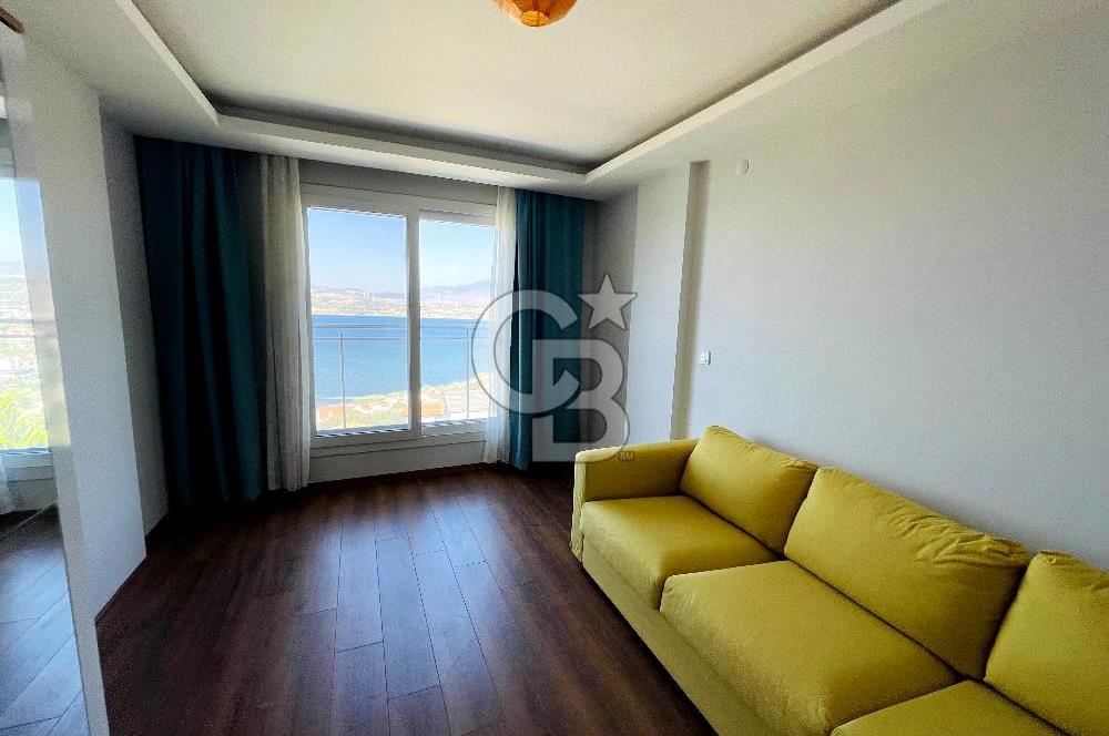 YENİ FOÇA'DA EŞSİZ MANZARALI MÜSTAKİL TRİPLEX VİLLA 