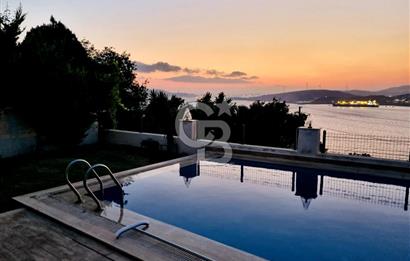 YENİ FOÇA'DA EŞSİZ MANZARALI MÜSTAKİL TRİPLEX VİLLA 