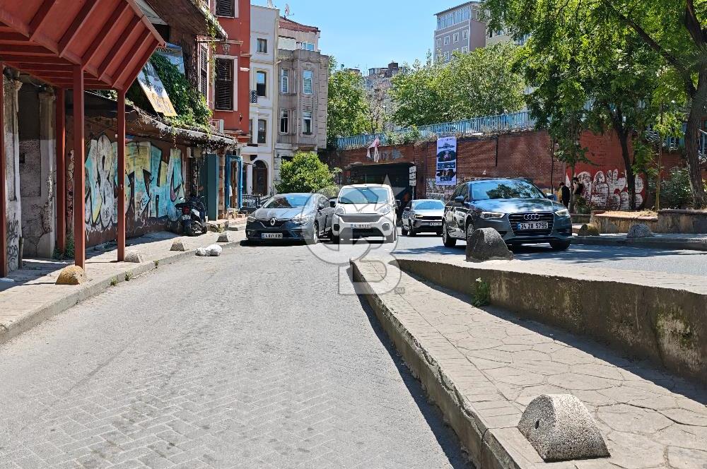 BEYOĞLU KILIÇ ASLAN SOKAKTA 45M2, 1+1, EŞYASIZ KİRALIK DAİRELER