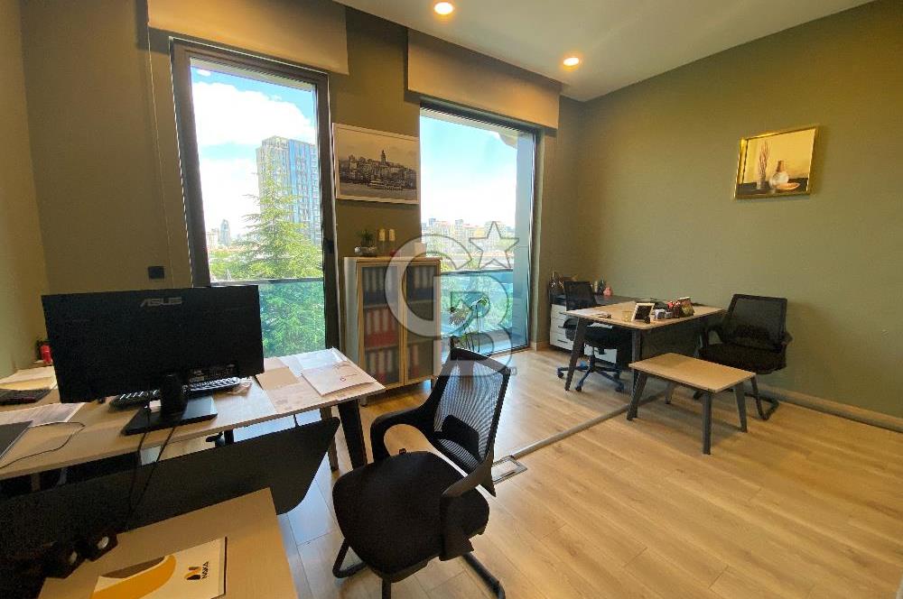 Park Caddesi'nde Prestijli Konumda, Teraslı ve Geniş Kiralık Ofis