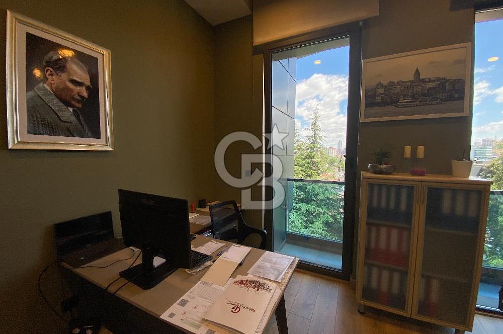 Park Caddesi'nde Prestijli Konumda, Teraslı ve Geniş Kiralık Ofis