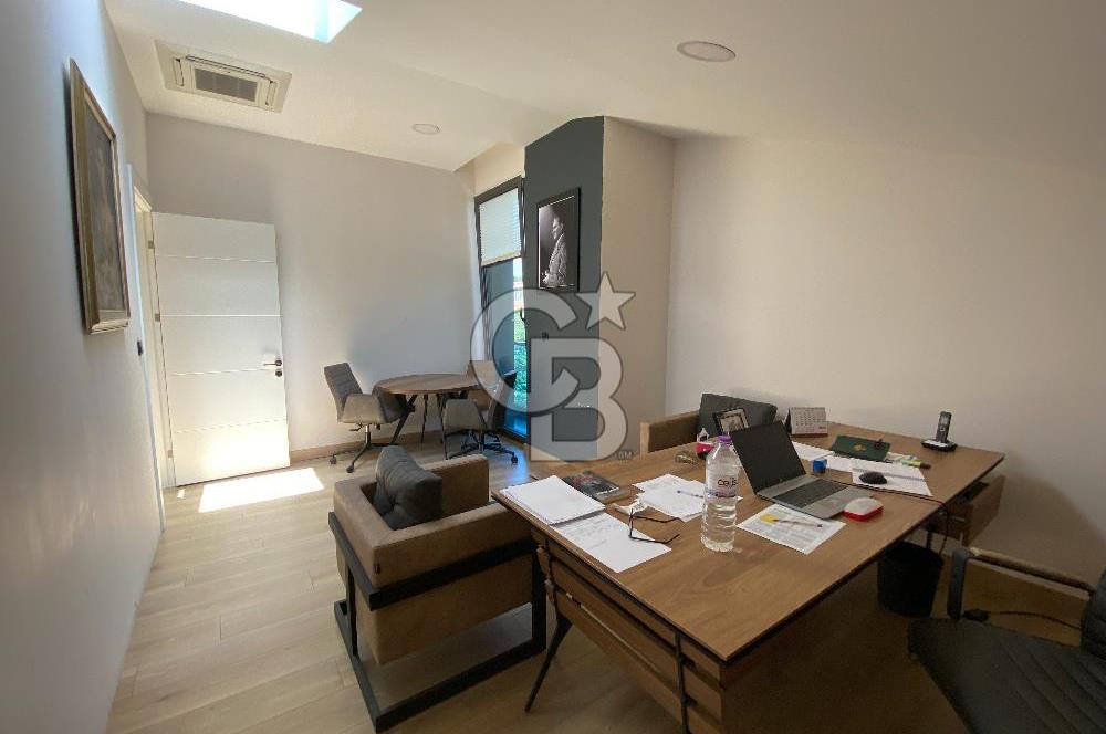 Park Caddesi'nde Prestijli Konumda, Teraslı ve Geniş Kiralık Ofis
