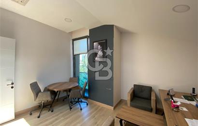 Park Caddesi'nde Prestijli Konumda, Teraslı ve Geniş Kiralık Ofis