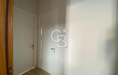 Park Caddesi'nde Prestijli Konumda, Teraslı ve Geniş Kiralık Ofis