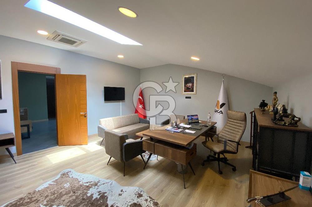 Park Caddesi'nde Prestijli Konumda, Teraslı ve Geniş Kiralık Ofis