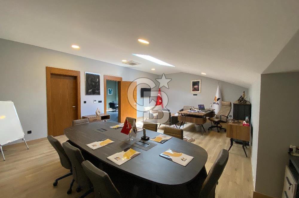 Park Caddesi'nde Prestijli Konumda, Teraslı ve Geniş Kiralık Ofis