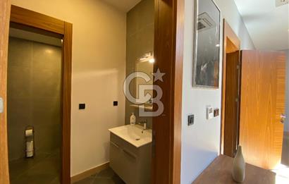 Park Caddesi'nde Prestijli Konumda, Teraslı ve Geniş Kiralık Ofis