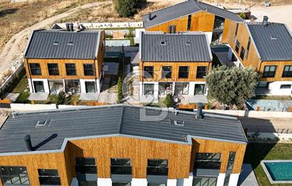 URLA KUŞÇULAR 4+1 MÜSTAKİL BAHÇE VE HAVUZLU VİLLA