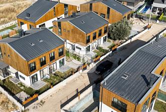 URLA KUŞÇULAR 4+1 MÜSTAKİL BAHÇE VE HAVUZLU VİLLA