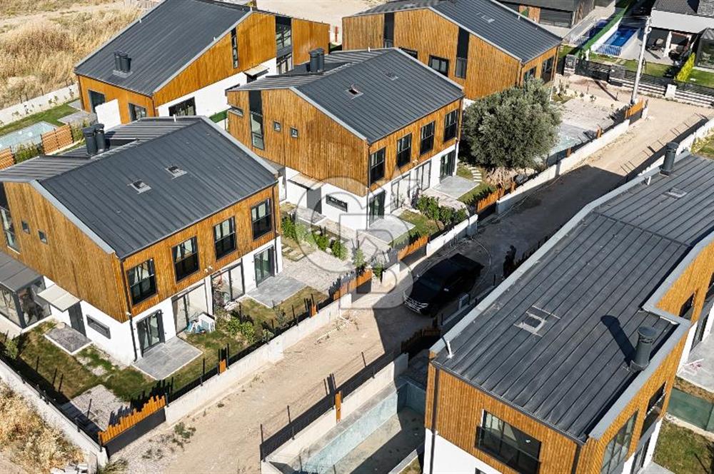 URLA KUŞÇULAR 4+1 MÜSTAKİL BAHÇE VE HAVUZLU VİLLA