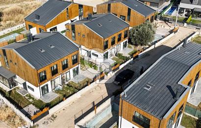 URLA KUŞÇULAR 4+1 MÜSTAKİL BAHÇE VE HAVUZLU VİLLA