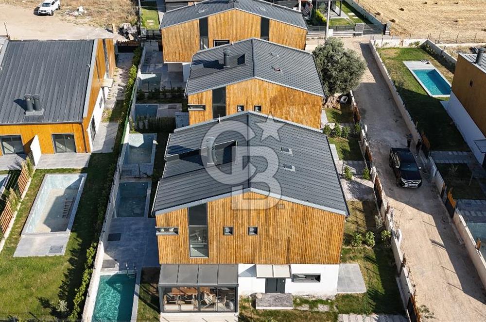 URLA KUŞÇULAR 4+1 MÜSTAKİL BAHÇE VE HAVUZLU VİLLA