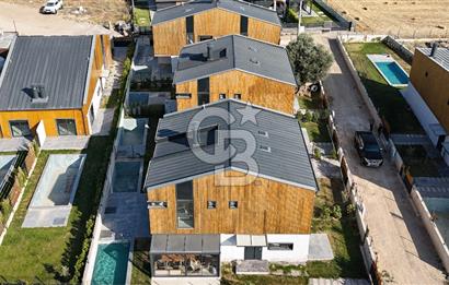 URLA KUŞÇULAR 4+1 MÜSTAKİL BAHÇE VE HAVUZLU VİLLA