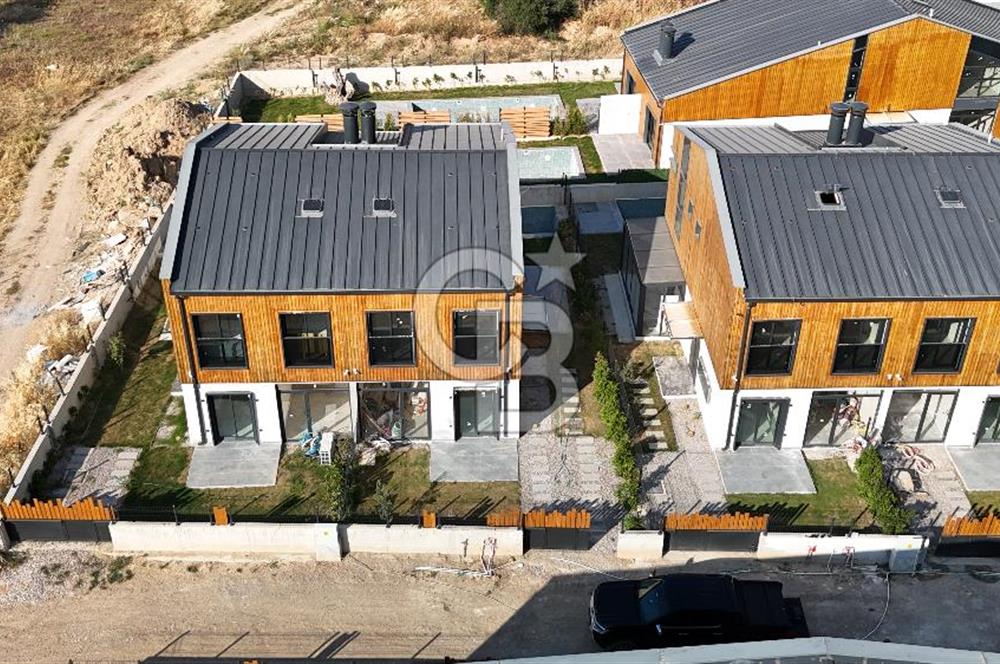 URLA KUŞÇULAR 4+1 MÜSTAKİL BAHÇE VE HAVUZLU VİLLA