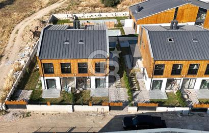 URLA KUŞÇULAR 4+1 MÜSTAKİL BAHÇE VE HAVUZLU VİLLA