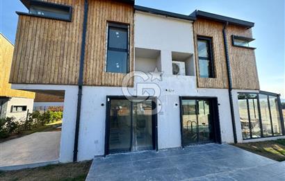 URLA KUŞÇULAR 4+1 MÜSTAKİL BAHÇE VE HAVUZLU VİLLA