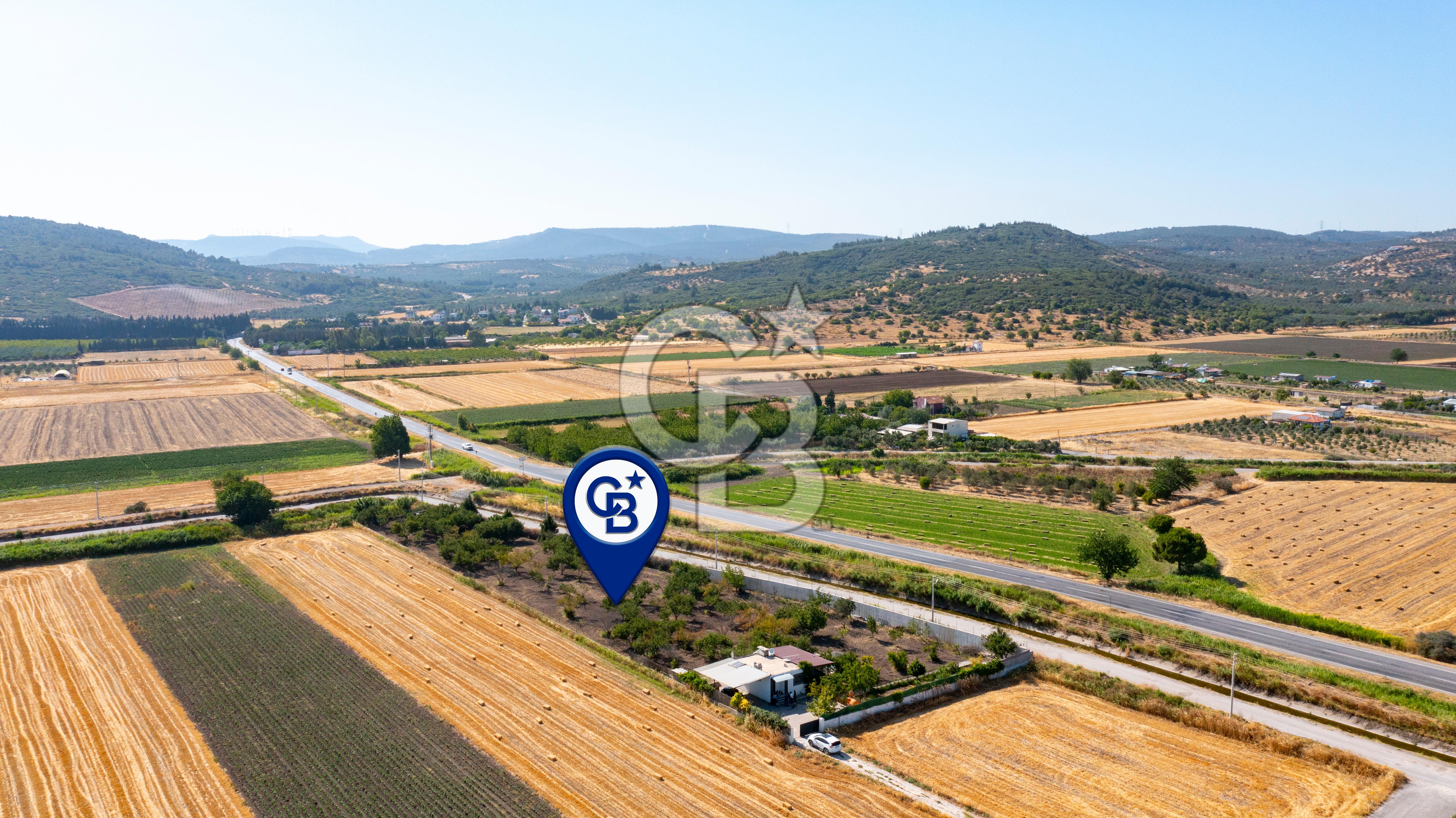 Helvacı Foça-İzmir Karayolu Üzeri Satılık Tarla ve Bağ Evi