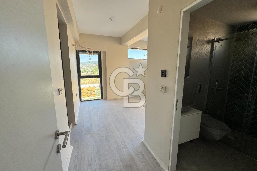 URLA KUŞÇULAR 4+1 MÜSTAKİL BAHÇE VE HAVUZLU VİLLA
