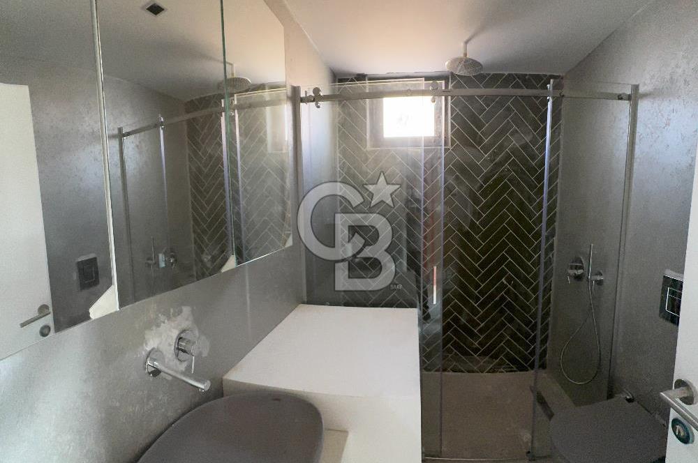 URLA KUŞÇULAR 4+1 MÜSTAKİL BAHÇE VE HAVUZLU VİLLA