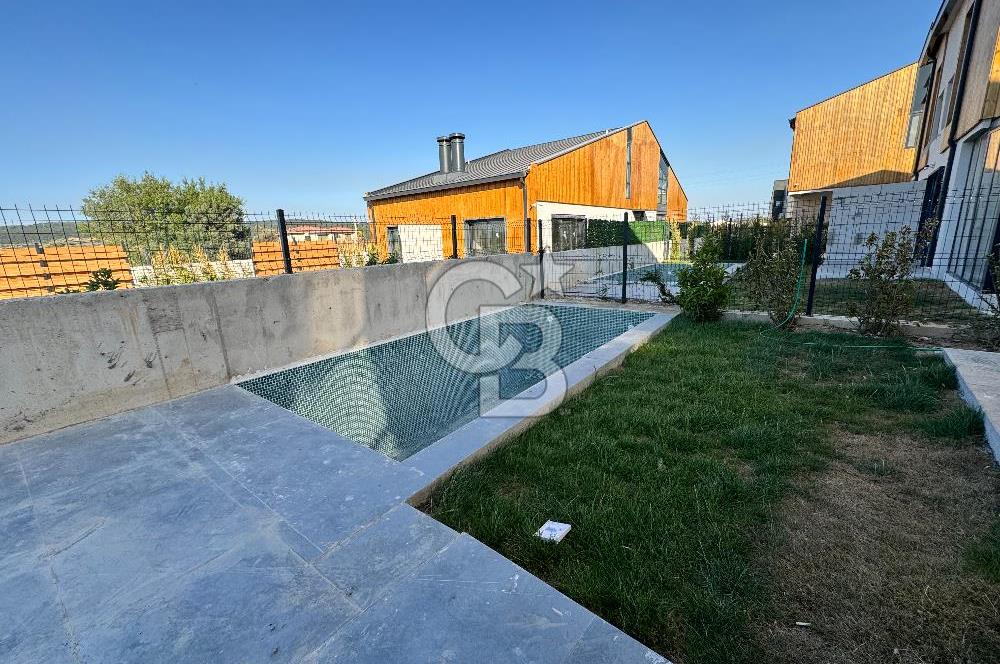 URLA KUŞÇULAR 4+1 MÜSTAKİL BAHÇE VE HAVUZLU VİLLA