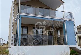 SUBUKTA GÖL MANZARALI SITE iÇERISINDE MÜSTAKIL BAHÇELI 3+1 VILLA