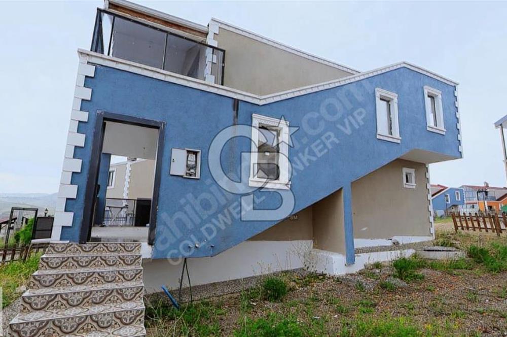 SUBUKTA GÖL MANZARALI SITE iÇERISINDE MÜSTAKIL BAHÇELI 3+1 VILLA