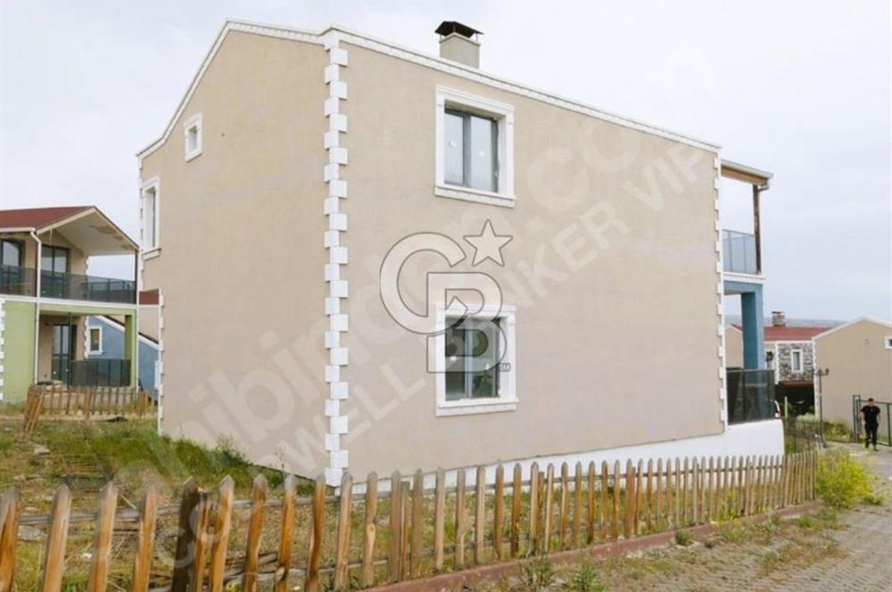 SUBUKTA GÖL MANZARALI SITE iÇERISINDE MÜSTAKIL BAHÇELI 3+1 VILLA