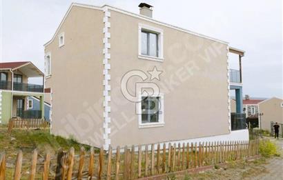 SUBUKTA GÖL MANZARALI SITE iÇERISINDE MÜSTAKIL BAHÇELI 3+1 VILLA