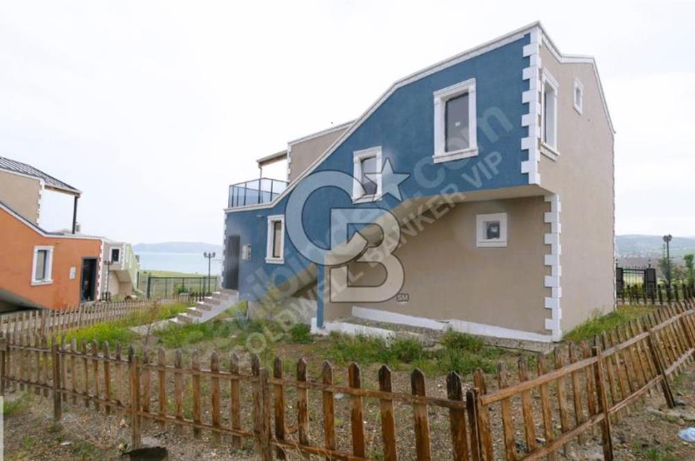 SUBUKTA GÖL MANZARALI SITE iÇERISINDE MÜSTAKIL BAHÇELI 3+1 VILLA