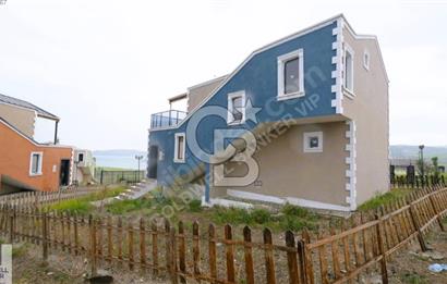 SUBUKTA GÖL MANZARALI SITE iÇERISINDE MÜSTAKIL BAHÇELI 3+1 VILLA