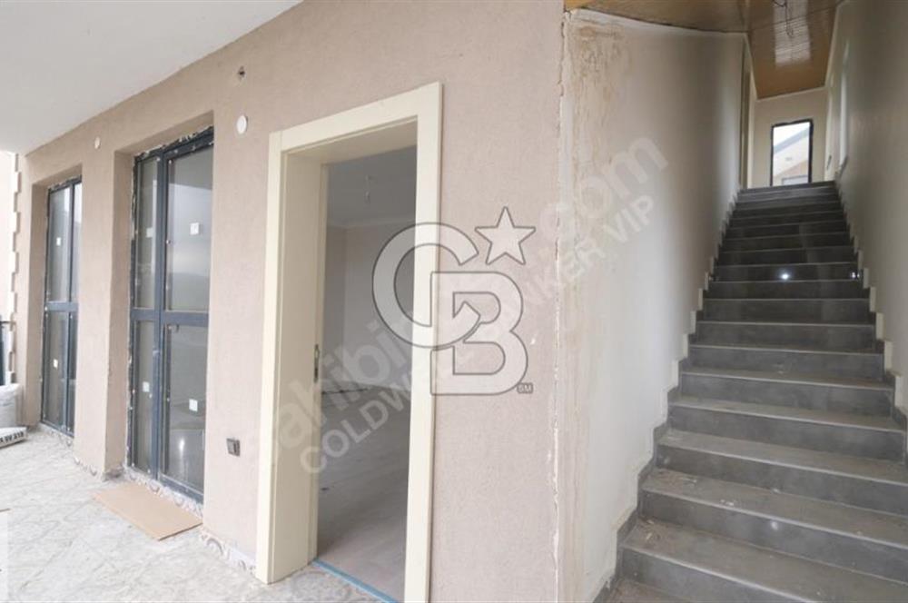 SUBUKTA GÖL MANZARALI SITE iÇERISINDE MÜSTAKIL BAHÇELI 3+1 VILLA