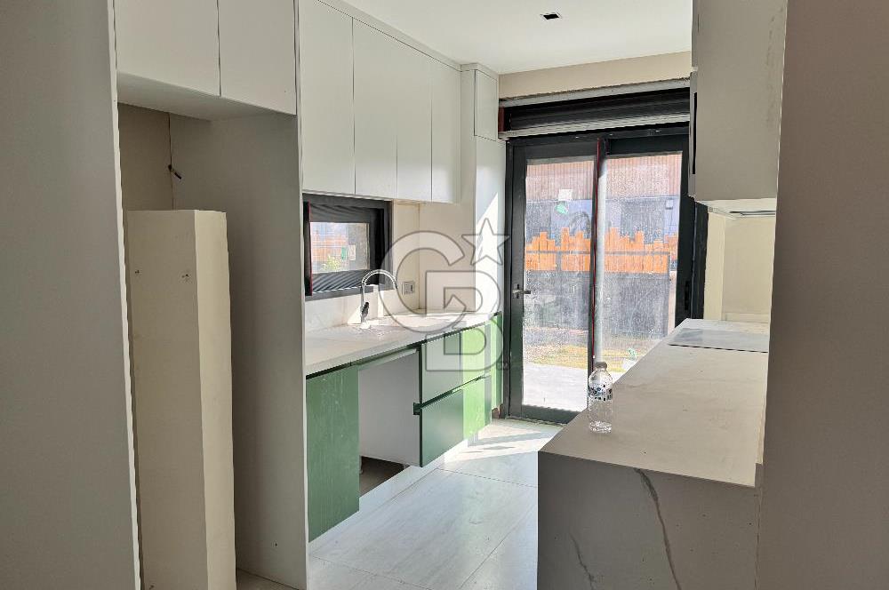 URLA KUŞÇULAR 4+1 MÜSTAKİL BAHÇE VE HAVUZLU VİLLA