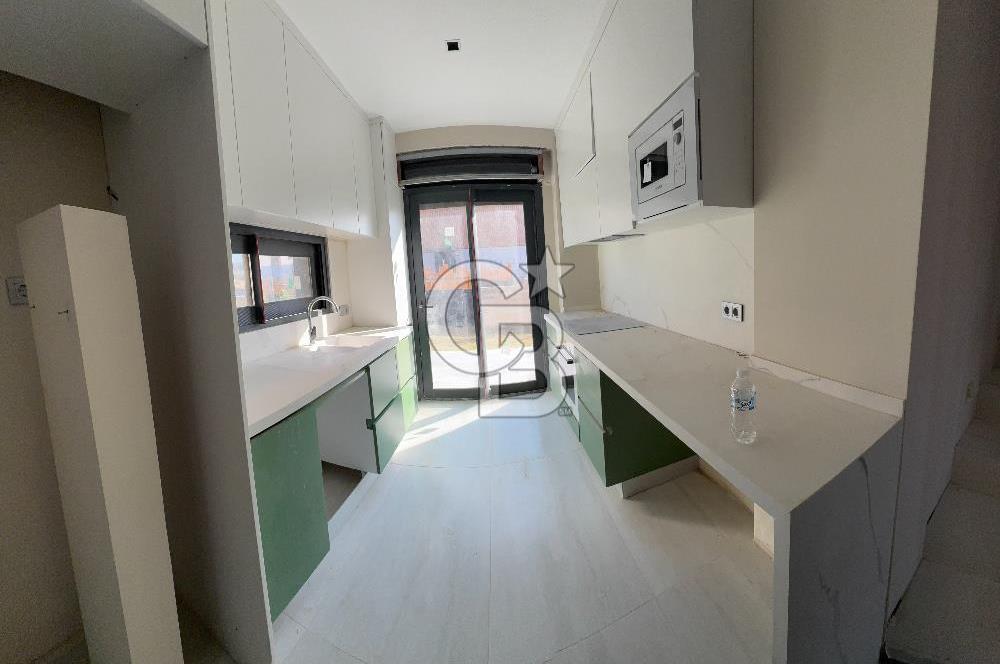 URLA KUŞÇULAR 4+1 MÜSTAKİL BAHÇE VE HAVUZLU VİLLA